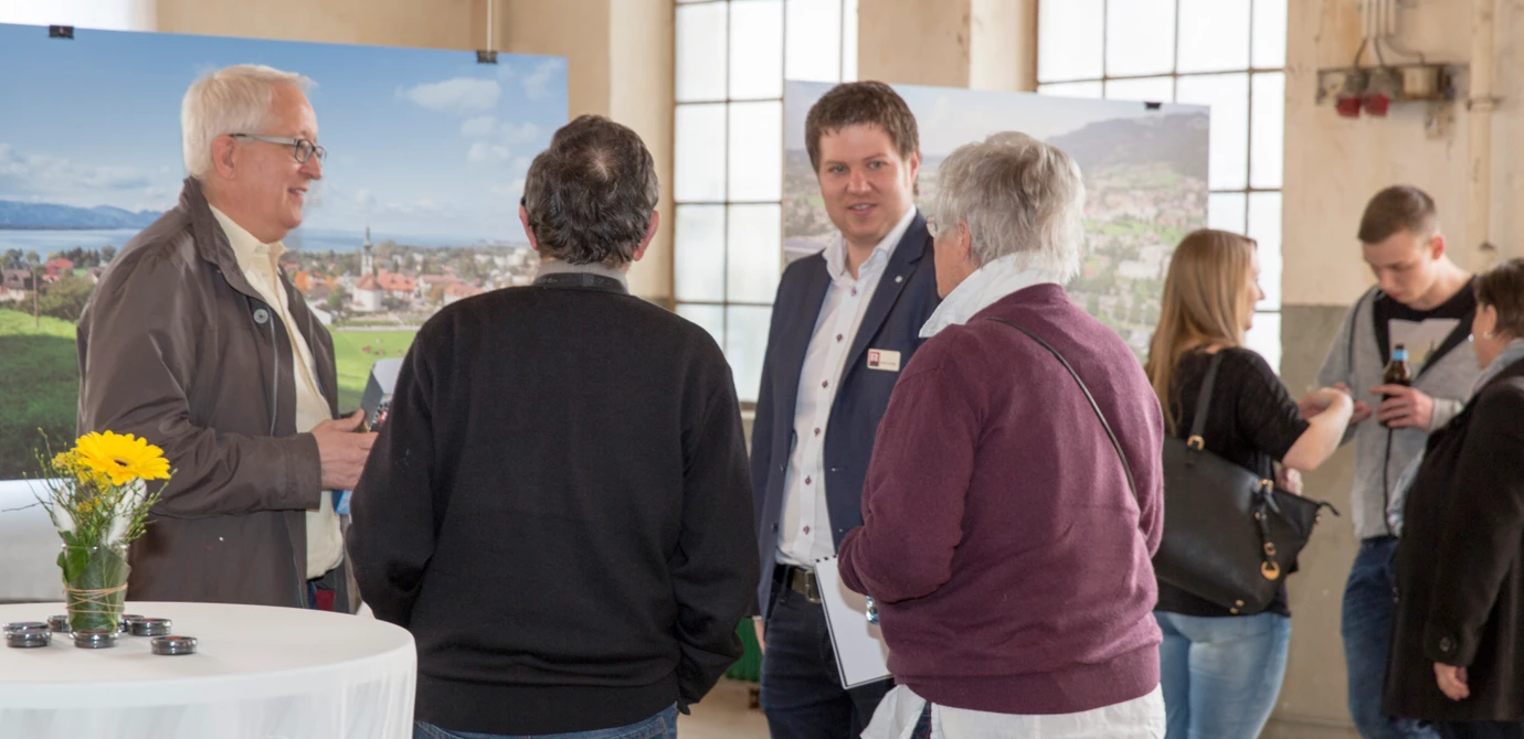 Unsere Bewohner nutzen mittels der Allthings-App die digitalen Vorteile, die wir in den Wohnanlagen Weberbeck, St. Gebhardstraße (beide Bregenz) und Bäumlequartier am See (Lochau) anbieten. Unsere Bewohner nutzen mittels der Allthings-App die digitalen Vorteile, die wir in den Wohnanlagen Weberbeck, St. Gebhardstraße (beide Bregenz) und Bäumlequartier am See (Lochau) anbieten.
